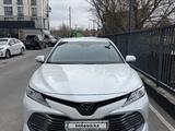 Toyota Camry 2020 года за 15 200 000 тг. в Шымкент – фото 2