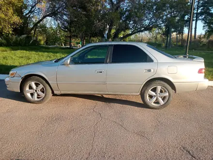 Toyota Camry 2000 года за 2 050 000 тг. в Степногорск – фото 8