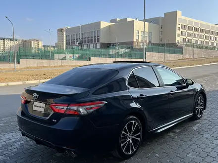 Toyota Camry 2018 года за 8 800 000 тг. в Актау – фото 8