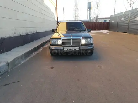 Mercedes-Benz E 230 1990 года за 850 000 тг. в Караганда – фото 8