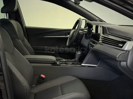 Toyota Camry Luxe 2024 года за 21 900 000 тг. в Астана – фото 6