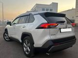 Toyota RAV4 2021 годаfor16 700 000 тг. в Караганда – фото 2