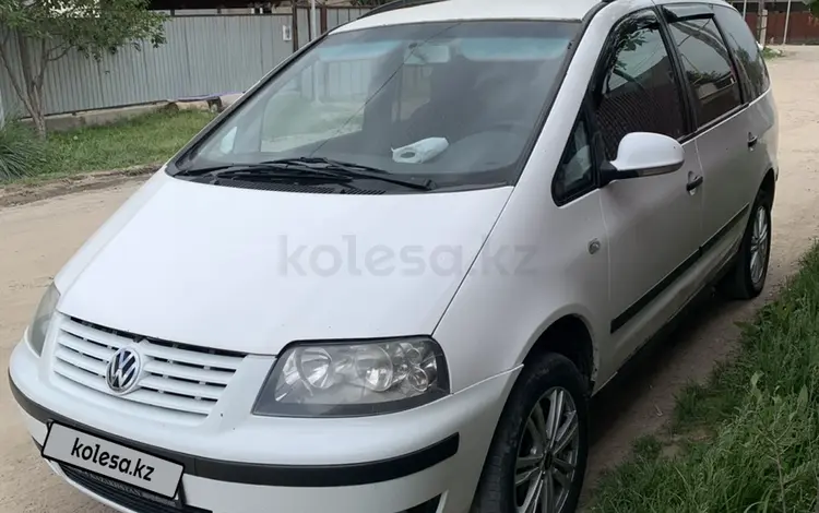 Volkswagen Sharan 2001 годаүшін3 300 000 тг. в Алматы