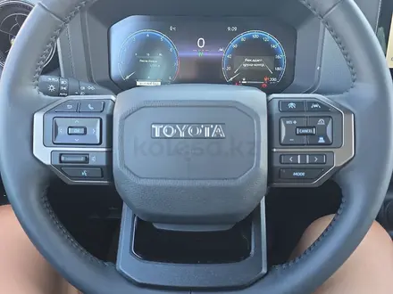 Toyota Land Cruiser Prado 2024 года за 43 000 000 тг. в Актау – фото 2