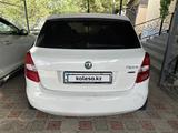 Skoda Fabia 2012 года за 2 500 000 тг. в Алматы – фото 3