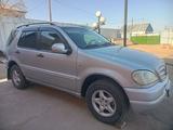 Mercedes-Benz ML 320 2001 годаүшін4 300 000 тг. в Байконыр – фото 4