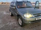 Chevrolet Niva 2014 годаfor3 700 000 тг. в Атбасар – фото 2