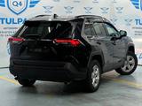 Toyota RAV4 2021 года за 18 000 000 тг. в Алматы – фото 4