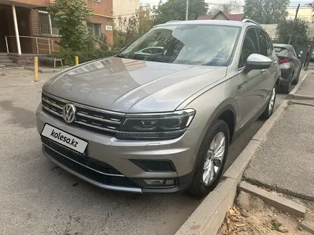 Volkswagen Tiguan 2018 года за 10 500 000 тг. в Алматы