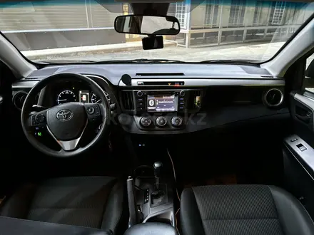 Toyota RAV4 2017 года за 7 000 000 тг. в Актобе – фото 13