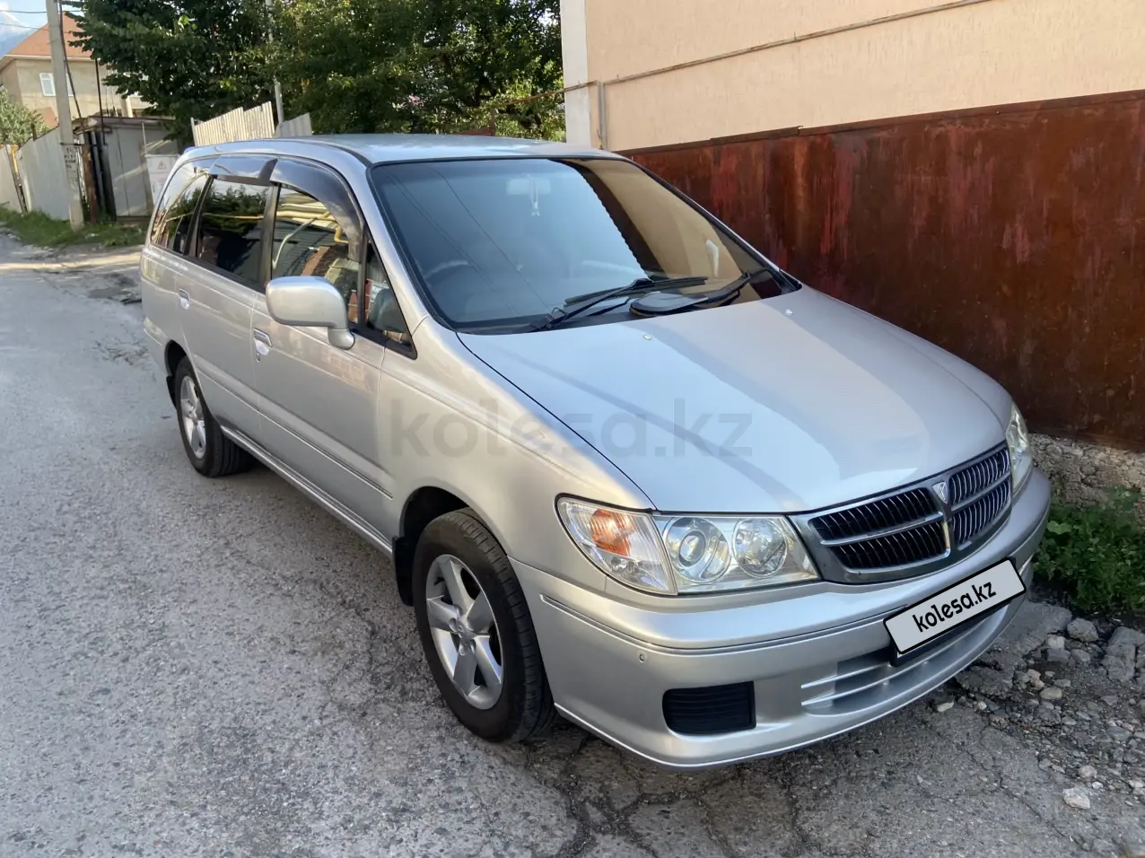 Nissan Presage, 2000