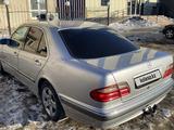 Mercedes-Benz E 240 2001 годаүшін4 400 000 тг. в Уральск – фото 4