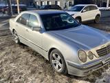 Mercedes-Benz E 240 2001 годаүшін4 400 000 тг. в Уральск – фото 2