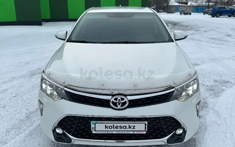 Toyota Camry 2017 года за 13 300 000 тг. в Семей