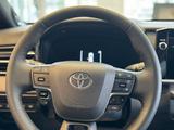 Toyota Camry Luxe 2025 года за 24 290 000 тг. в Актобе – фото 5