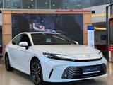 Toyota Camry Luxe 2025 года за 24 290 000 тг. в Актобе