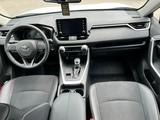 Toyota RAV4 2021 года за 17 200 000 тг. в Астана – фото 2