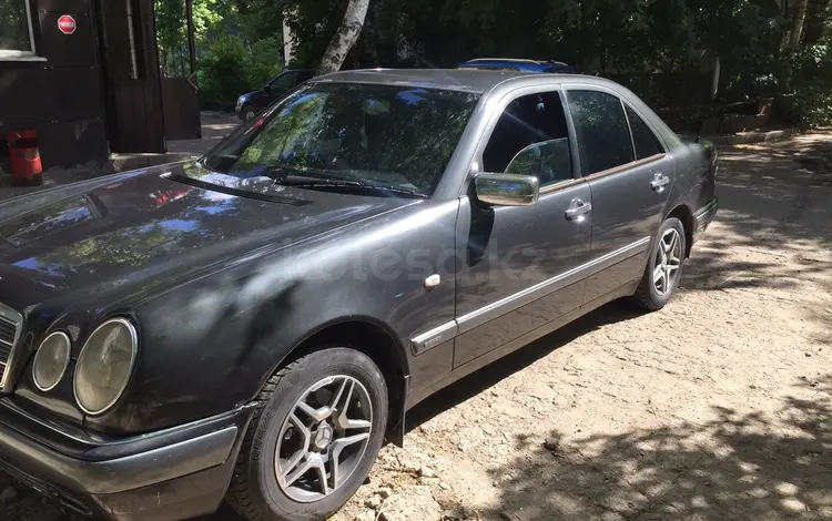 Mercedes-Benz E 200 1995 года за 2 300 000 тг. в Усть-Каменогорск