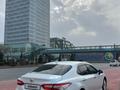 Toyota Camry 2018 года за 12 000 000 тг. в Атырау – фото 3