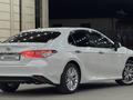 Toyota Camry 2018 года за 12 000 000 тг. в Атырау – фото 10