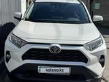 Toyota RAV4 2020 года за 16 500 000 тг. в Алматы