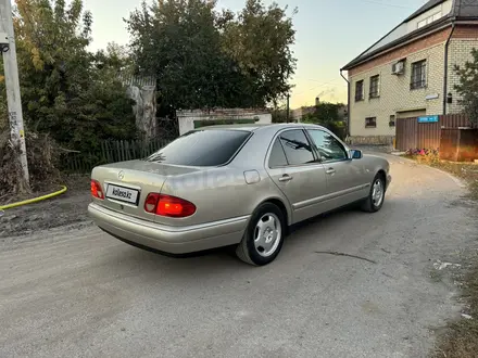 Mercedes-Benz E 230 1997 года за 2 650 000 тг. в Караганда – фото 11