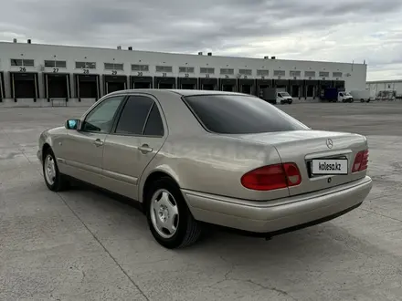 Mercedes-Benz E 230 1997 года за 2 650 000 тг. в Караганда – фото 6