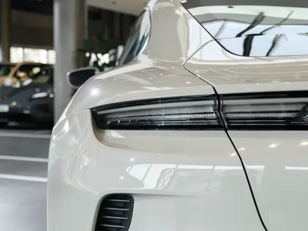 Porsche Taycan Turbo S 2025 года за 132 800 000 тг. в Алматы – фото 6