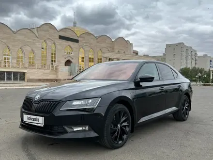 Skoda Superb 2017 года за 13 000 000 тг. в Уральск