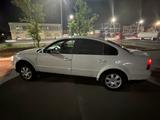 Volkswagen Passat 2000 года за 2 500 000 тг. в Астана – фото 2