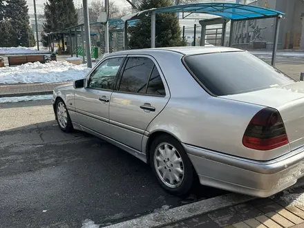 Mercedes-Benz C 240 1999 года за 3 000 000 тг. в Алматы – фото 2