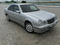 Mercedes-Benz E 240 1999 года за 4 000 000 тг. в Актау – фото 3