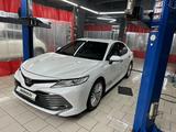 Toyota Camry 2018 года за 14 800 000 тг. в Астана – фото 2