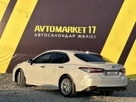 Toyota Camry 2018 года за 13 800 000 тг. в Шымкент – фото 5