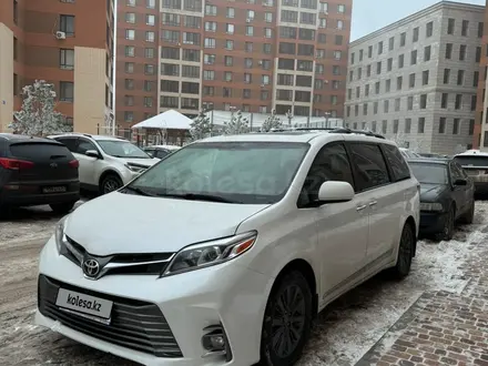 Toyota Sienna 2015 года за 11 300 000 тг. в Астана