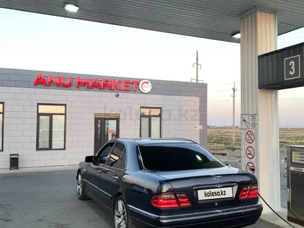 Mercedes-Benz E 280 1996 года за 2 800 000 тг. в Атырау – фото 8