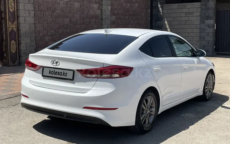 Hyundai Elantra 2018 годаfor6 200 000 тг. в Алматы