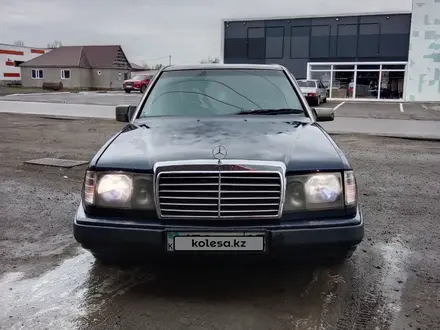 Mercedes-Benz E 220 1990 года за 950 000 тг. в Акколь (Аккольский р-н) – фото 4