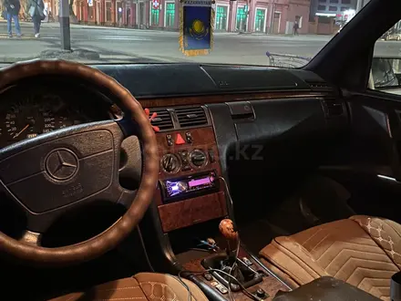 Mercedes-Benz E 230 1996 года за 2 700 000 тг. в Петропавловск – фото 3