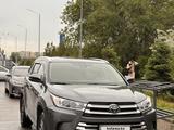 Toyota Highlander 2018 года за 16 500 000 тг. в Алматы – фото 2