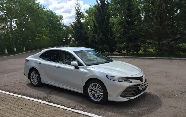 Toyota Camry 2019 года за 14 900 000 тг. в Астана