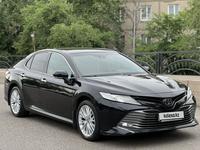 Toyota Camry 2018 года за 13 400 000 тг. в Алматы