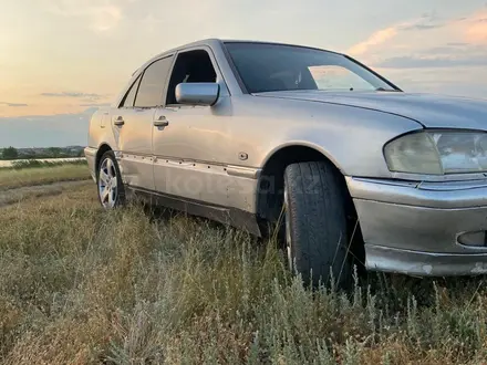 Mercedes-Benz C 200 1997 года за 1 050 000 тг. в Костанай – фото 2