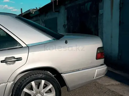 Mercedes-Benz E 280 1993 года за 850 000 тг. в Караганда – фото 3