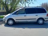 Volkswagen Sharan 2003 года за 2 600 000 тг. в Шымкент – фото 3