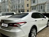 Toyota Camry 2018 года за 14 100 000 тг. в Алматы – фото 4