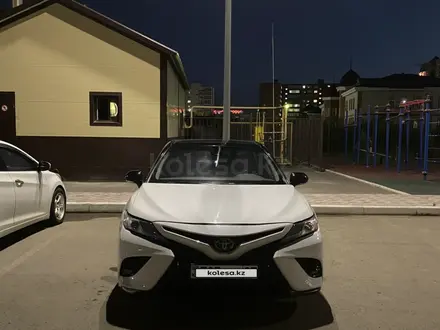 Toyota Camry 2020 года за 14 000 000 тг. в Уральск