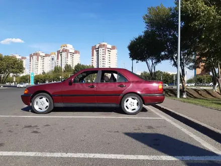 Mercedes-Benz C 180 1995 года за 2 300 000 тг. в Астана – фото 4