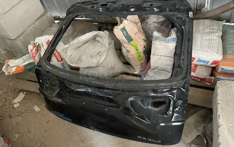 Багажник с дефектами на Lexus RXүшін300 000 тг. в Алматы