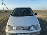 Volkswagen Sharan 1997 годаүшін2 400 000 тг. в Уральск – фото 2